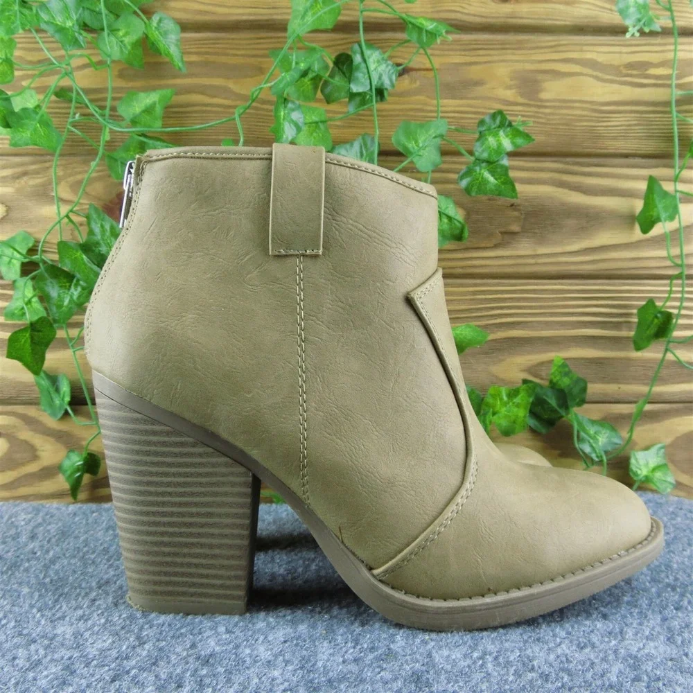 Soda ‎ Women Ankle Boots Beige Synthetic Zip Size 7.5 Medium